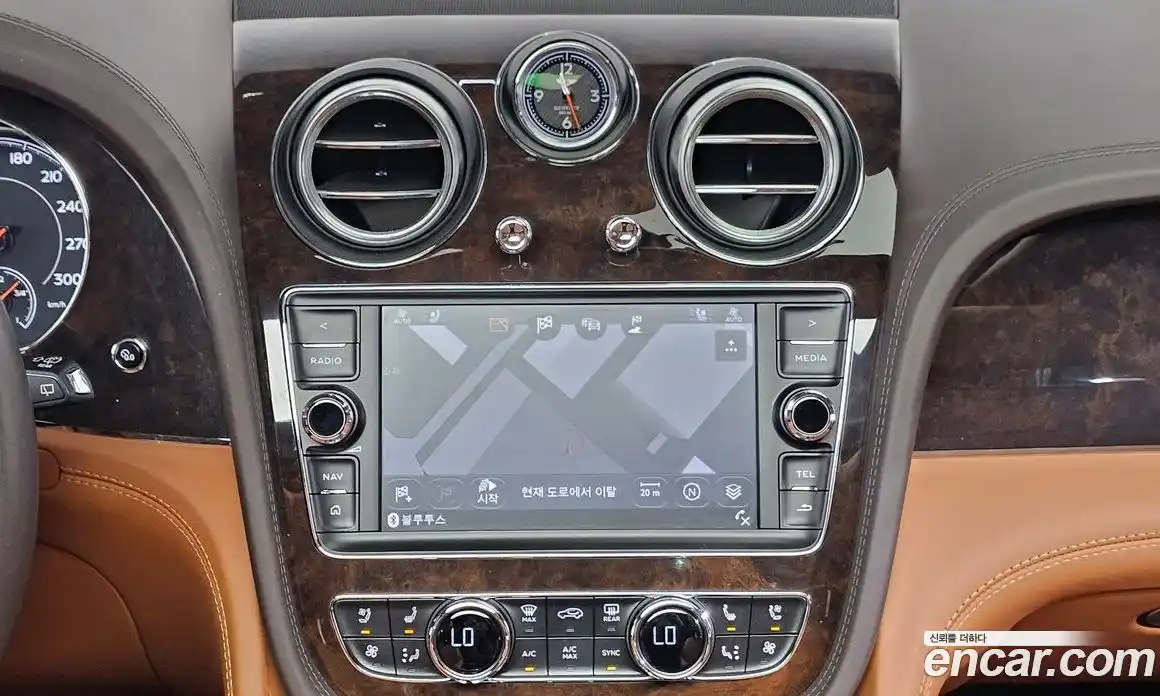 Bentley Bentayga 2019 4.0 гидро, фото 19