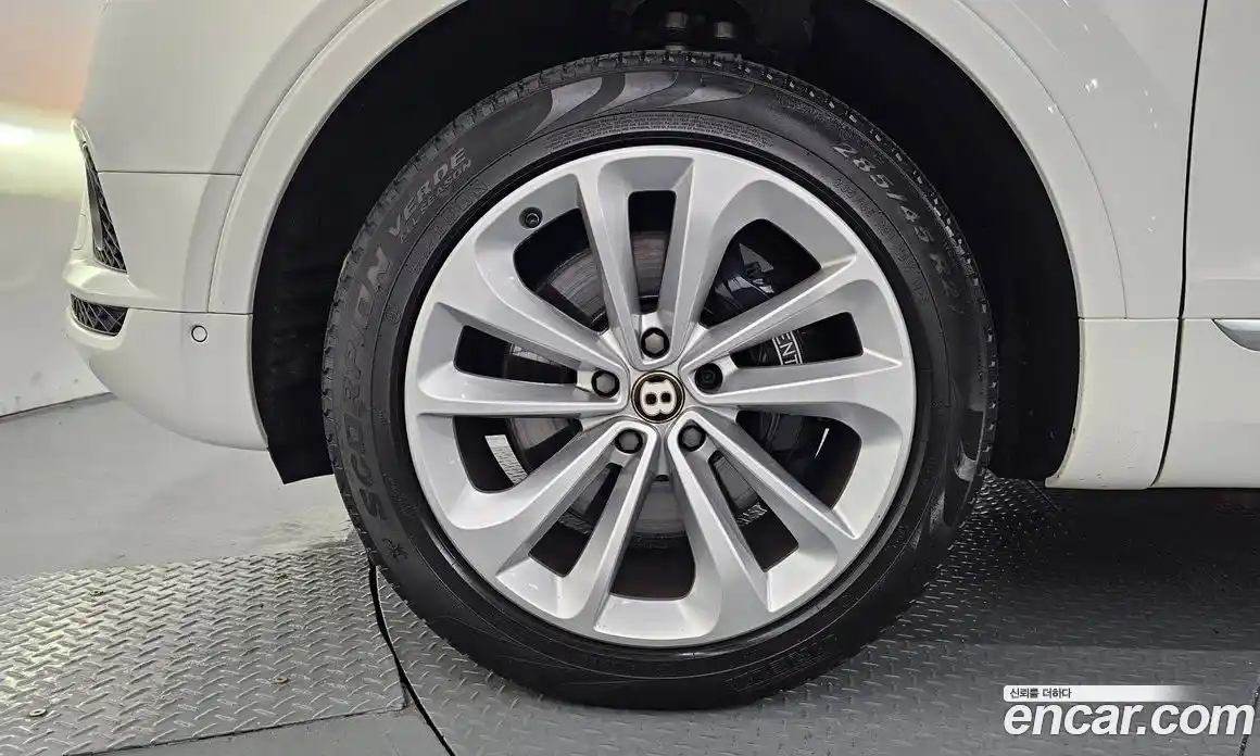 Bentley Bentayga 2019 4.0 гидро, фото 5