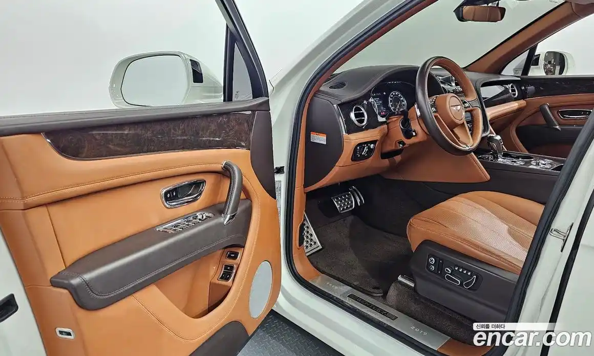 Bentley Bentayga 2019 4.0 гидро, фото 10