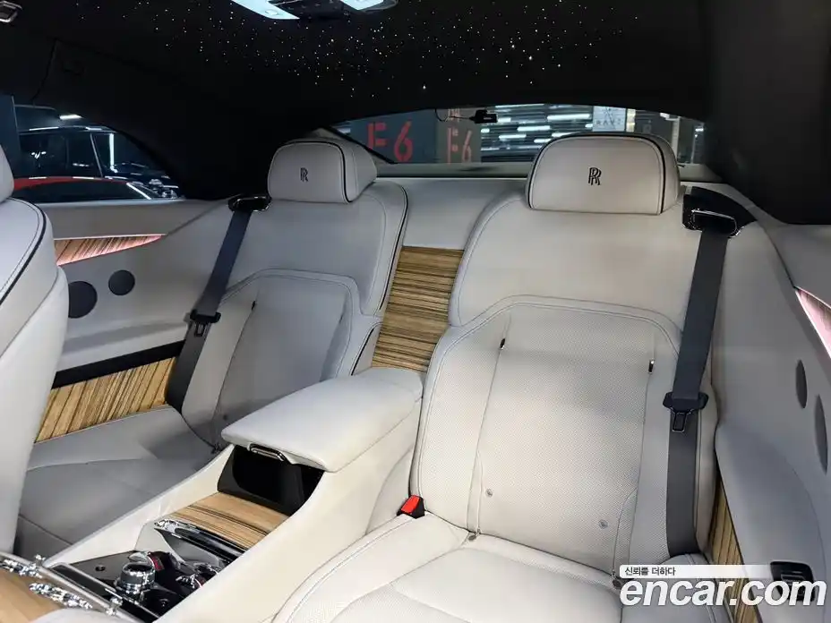 Rolls-Royce Spectre 2024 0.3 гидро, фото 17