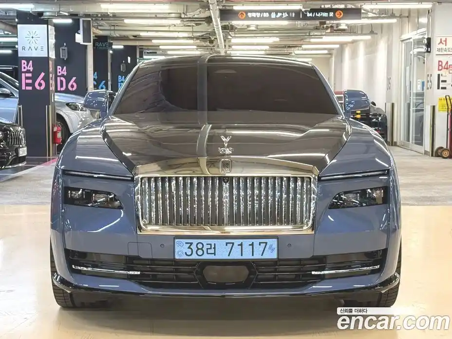Rolls-Royce Spectre 2024 0.3 гидро, фото 3