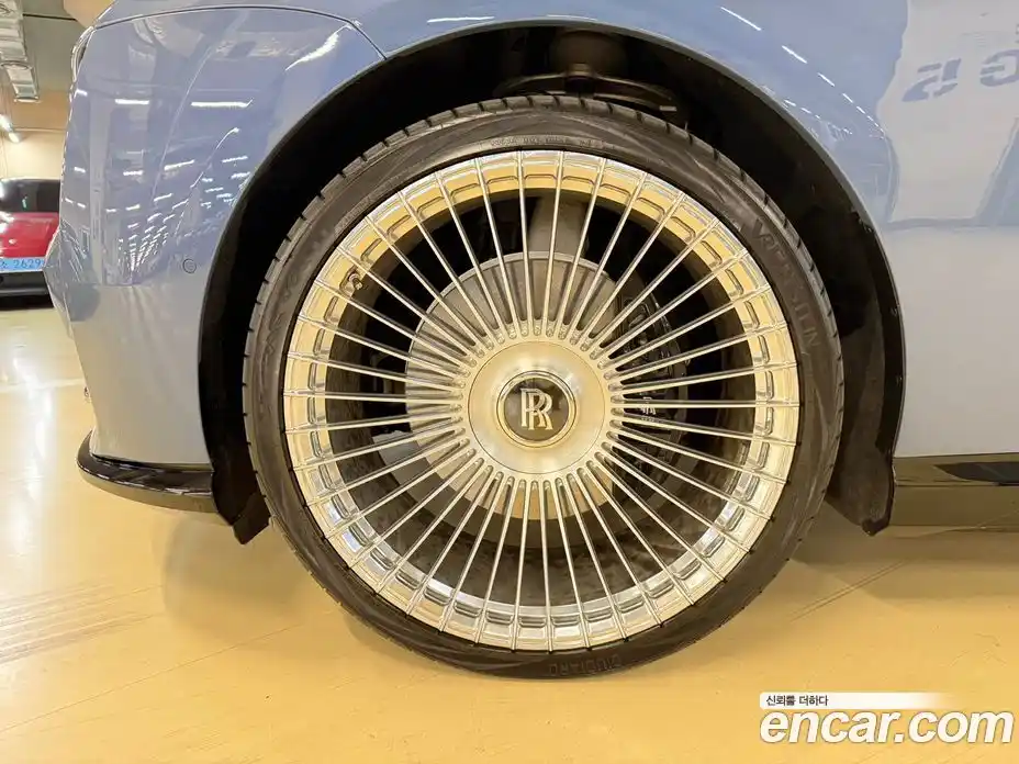 Rolls-Royce Spectre 2024 0.3 гидро, фото 5