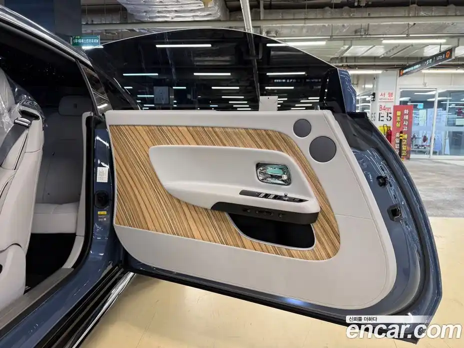 Rolls-Royce Spectre 2024 0.3 гидро, фото 10