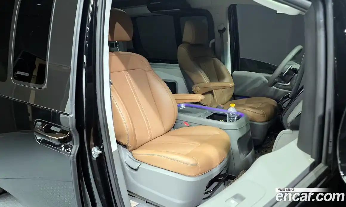 Hyundai Staria 2023 2.2 автомат (гидро), фото 11