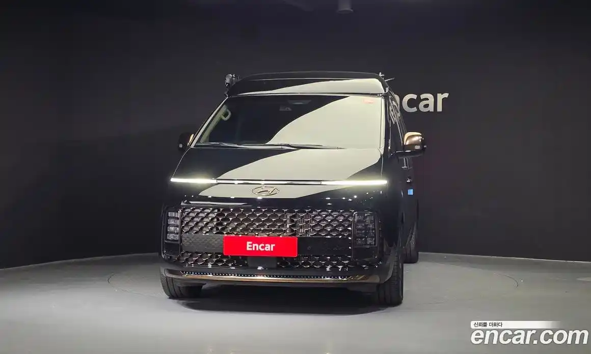 Hyundai Staria 2023 2.2 автомат (гидро), фото 3