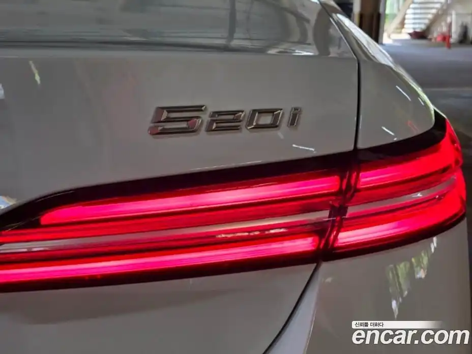 BMW 5-Series 2025 2.0 гидро, фото 18