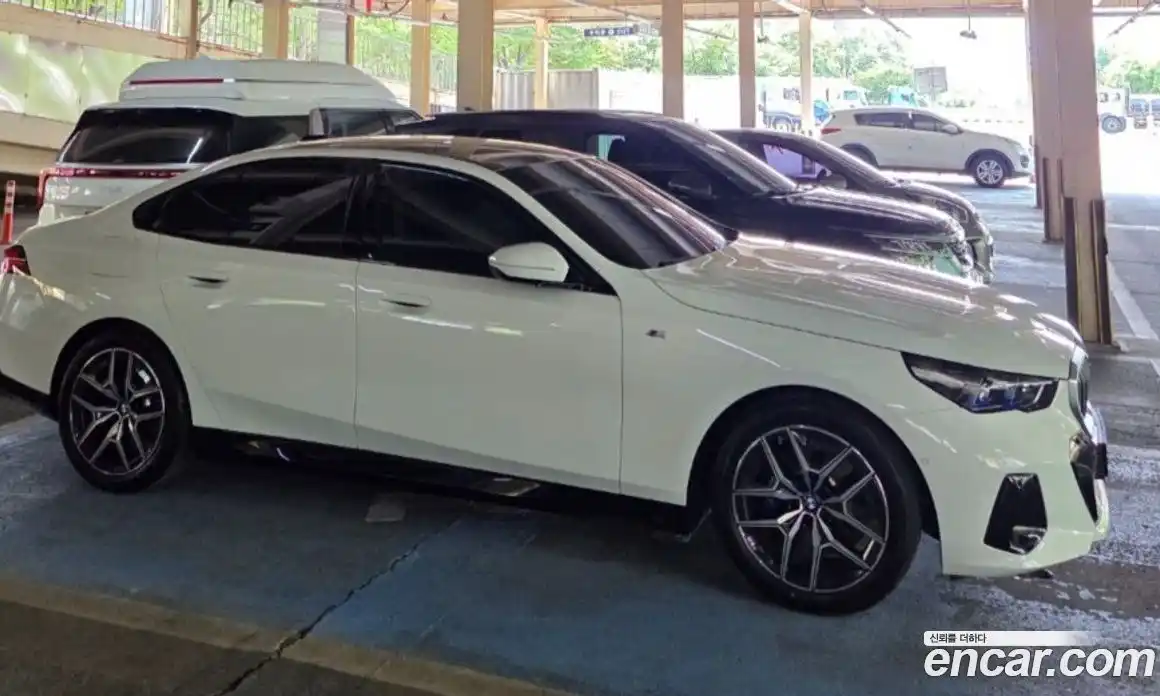 BMW 5-Series 2025 2.0 гидро, фото 2