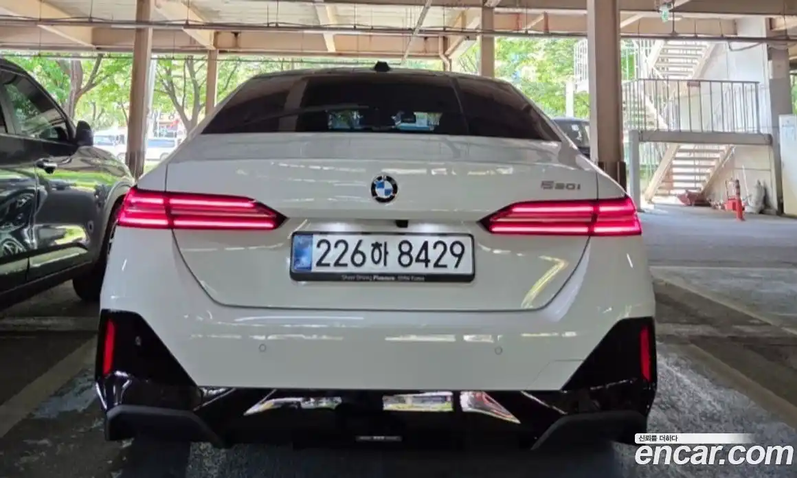 BMW 5-Series 2025 2.0 гидро, фото 5