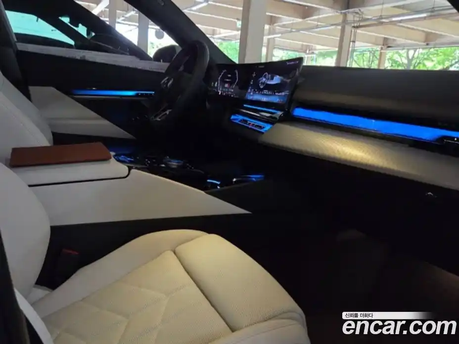 BMW 5-Series 2025 2.0 гидро, фото 7