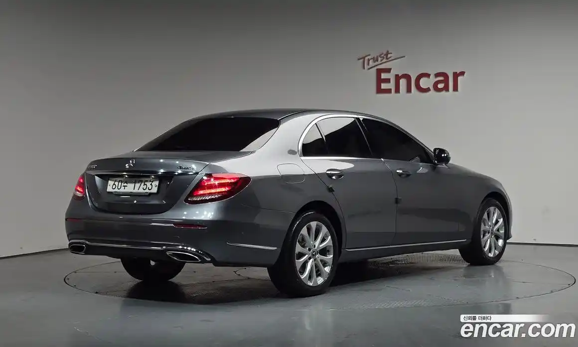 Mercedes-Benz E-Class 2018 2.0 автомат (гидро), фото 1