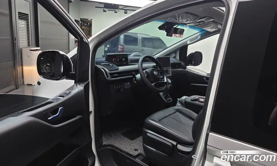 Hyundai Staria 2022 2.2 автомат (гидро), фото 13