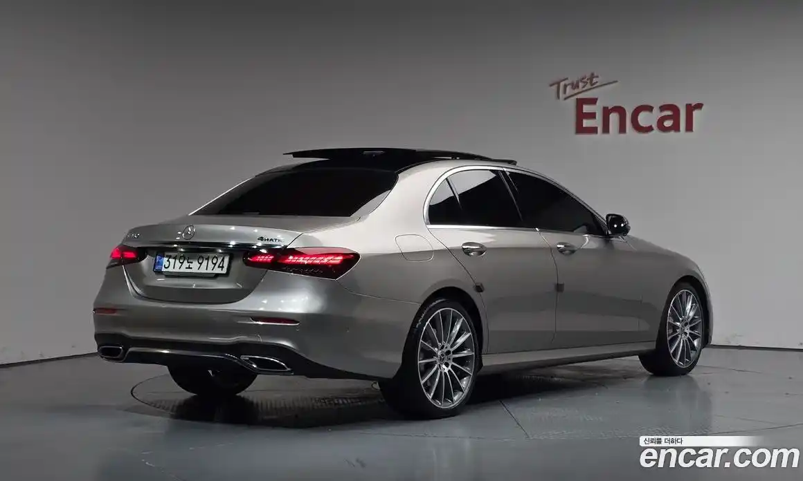 Mercedes-Benz E-Class 2022 2.0 автомат (гидро), фото 1