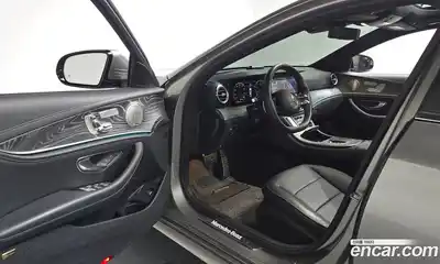 Mercedes-Benz E-Class 2022 2.0 автомат (гидро), миниатюра 12