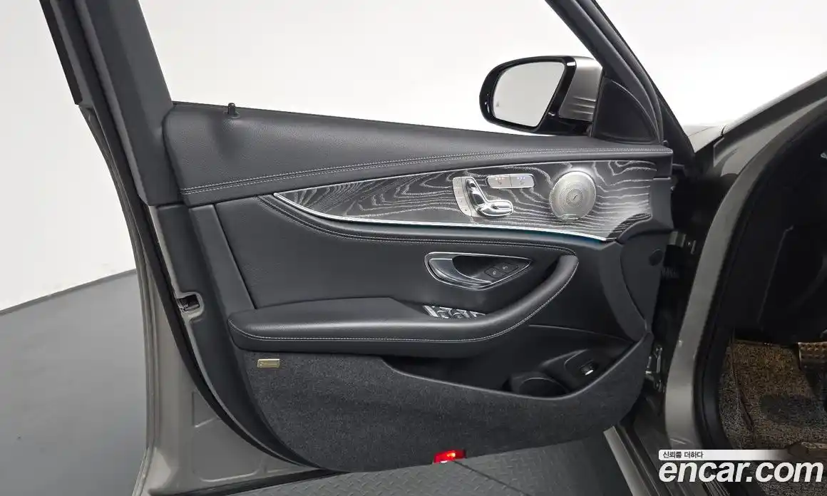 Mercedes-Benz E-Class 2022 2.0 автомат (гидро), фото 26