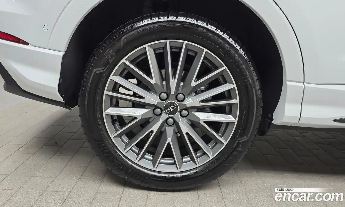 Audi Q3 2025 2.0 автомат (гидро), фото 5