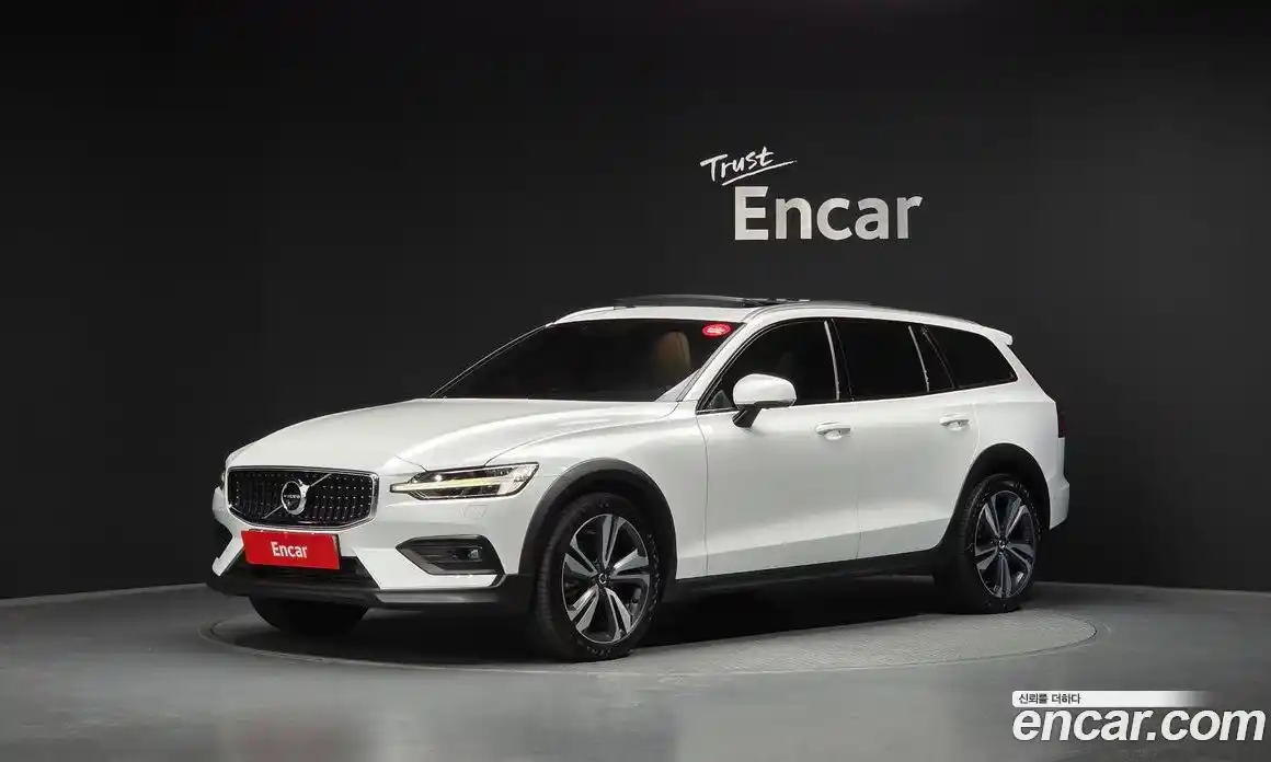 Volvo V60 2019 2.0 автомат (гидро), фото 1