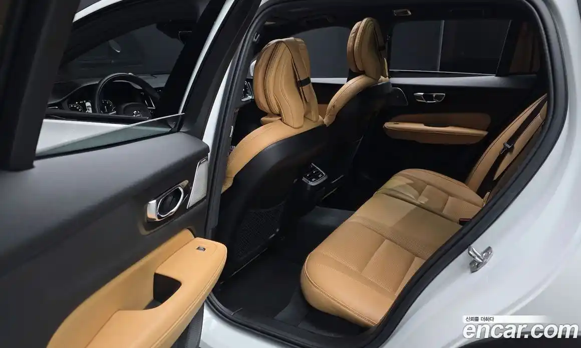 Volvo V60 2019 2.0 автомат (гидро), фото 16