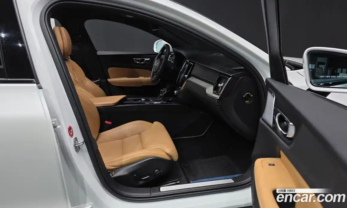 Volvo V60 2019 2.0 автомат (гидро), фото 17