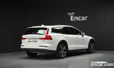 Volvo V60 2019 2.0 автомат (гидро), миниатюра 2