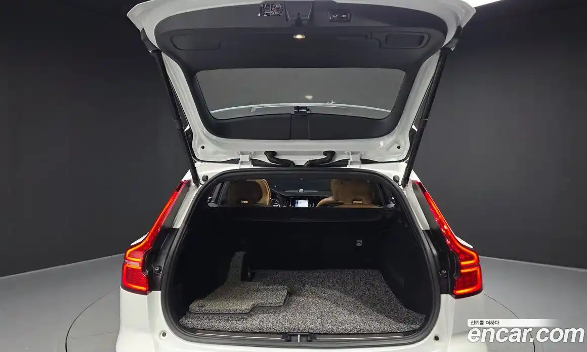 Volvo V60 2019 2.0 автомат (гидро), фото 26