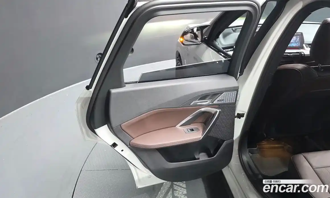 BMW X1 2025 2.0 автомат (гидро), фото 15
