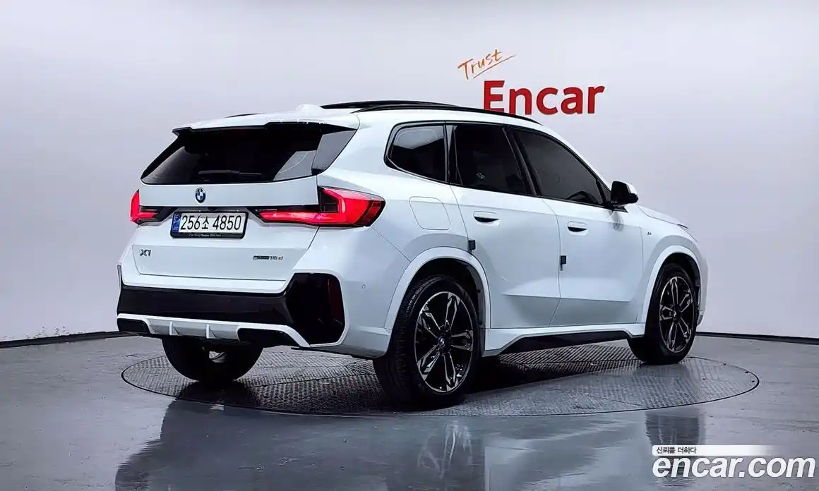 BMW X1 2024 2.0 гидро, фото 2