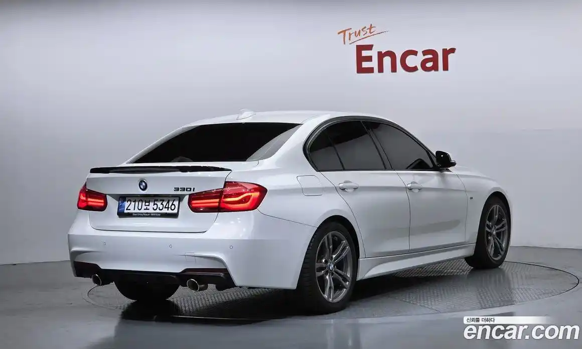 BMW 3-Series 2018 2.0 гидро, фото 2