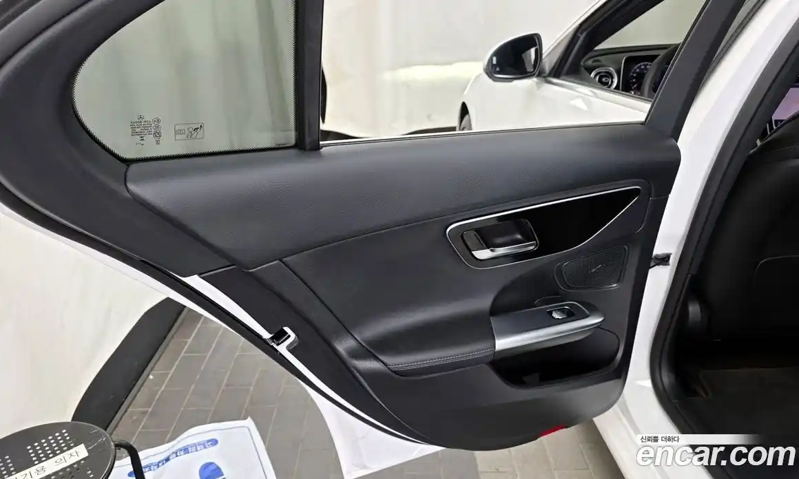 Mercedes-Benz C-Class 2025 2.0 гидро, фото 15