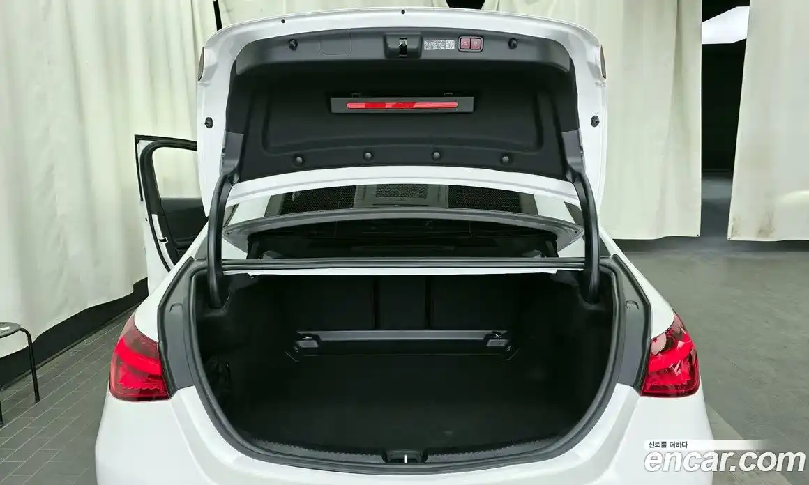 Mercedes-Benz C-Class 2025 2.0 гидро, фото 26
