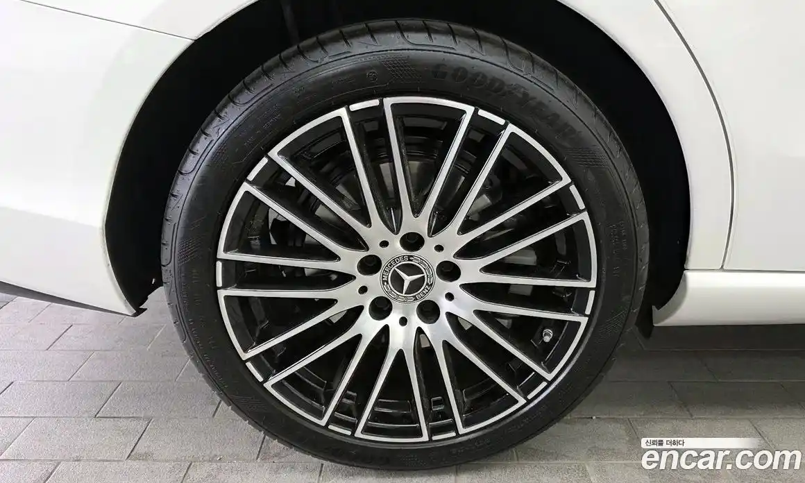 Mercedes-Benz C-Class 2025 2.0 гидро, фото 5