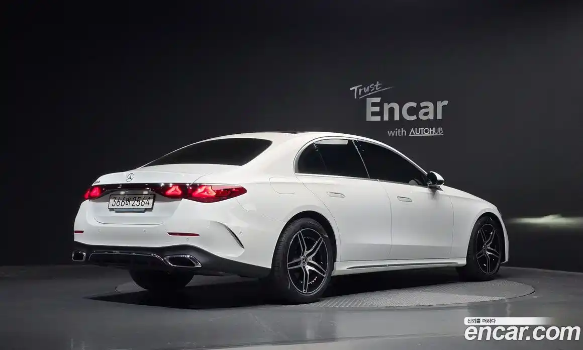 Mercedes-Benz E-Class 2025 2.0 гидро, фото 2
