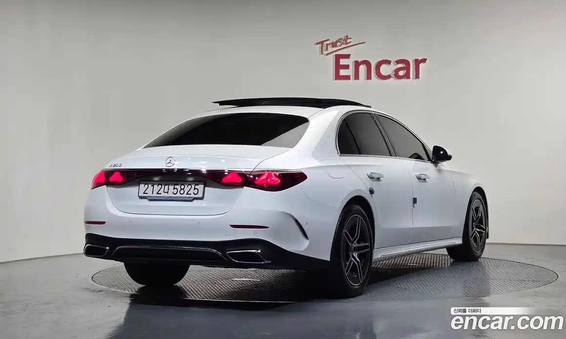 Mercedes-Benz E-Class 2025 2.0 гидро, фото 2