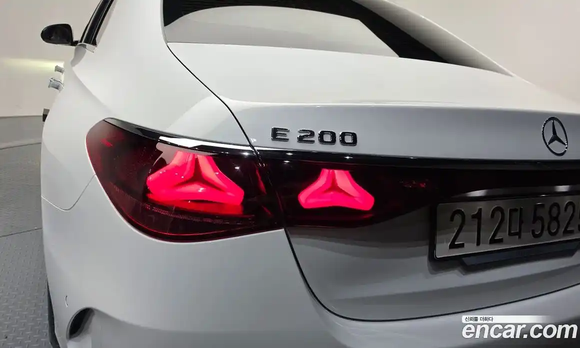 Mercedes-Benz E-Class 2025 2.0 гидро, фото 9