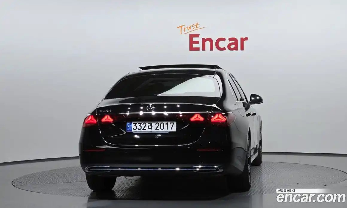 Mercedes-Benz E-Class 2024 2.0 гидро, фото 4