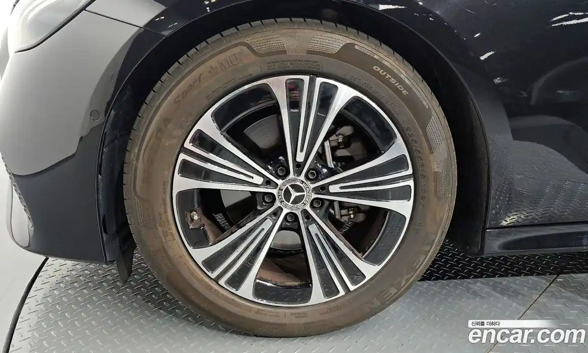Mercedes-Benz E-Class 2024 2.0 гидро, фото 5