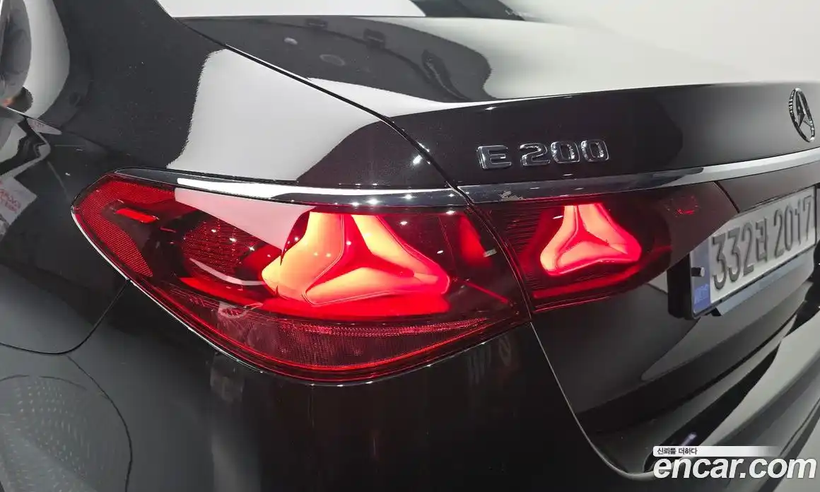 Mercedes-Benz E-Class 2024 2.0 гидро, фото 9