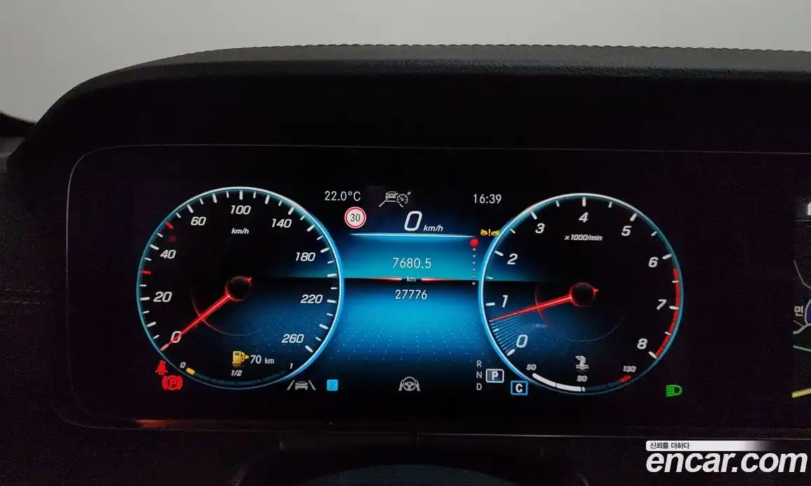 Mercedes-Benz E-Class 2023 2.0 гидро, фото 11