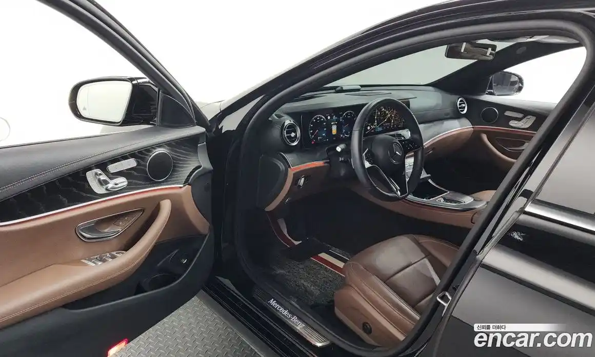 Mercedes-Benz E-Class 2023 2.0 гидро, фото 13