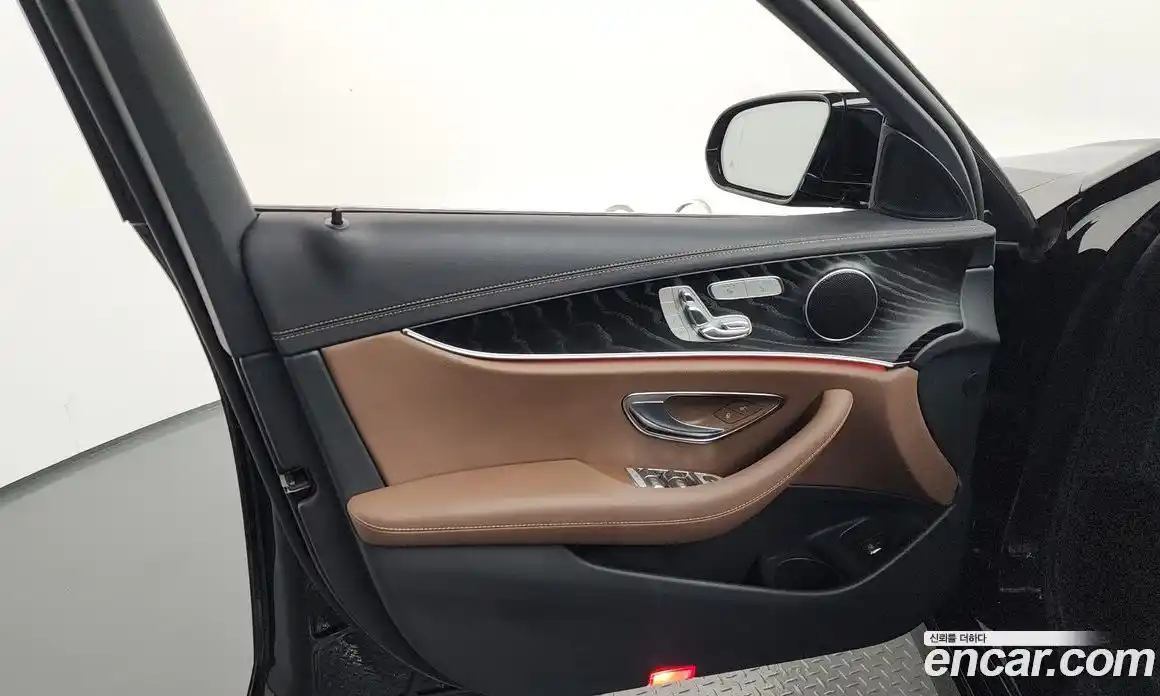 Mercedes-Benz E-Class 2023 2.0 гидро, фото 14