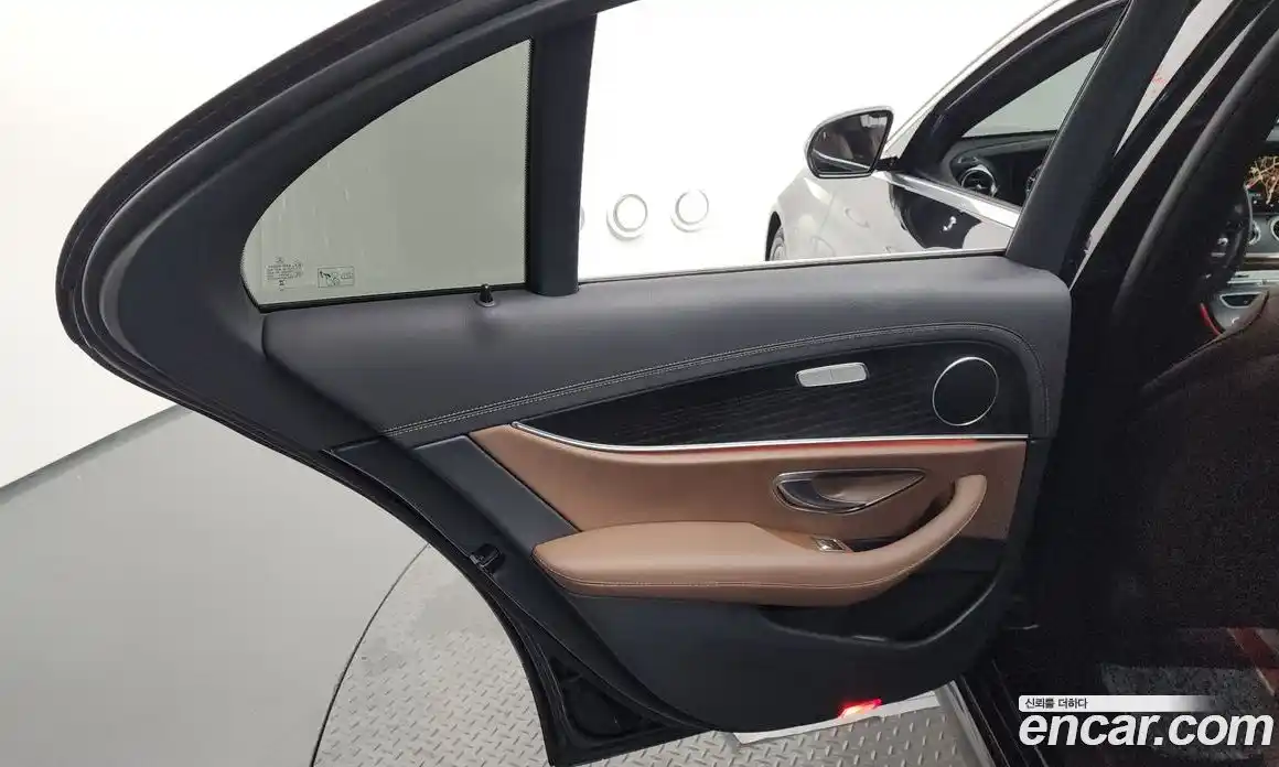 Mercedes-Benz E-Class 2023 2.0 гидро, фото 15