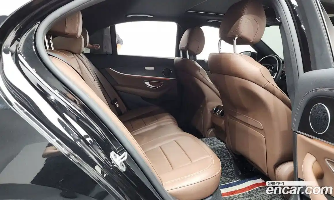Mercedes-Benz E-Class 2023 2.0 гидро, фото 17