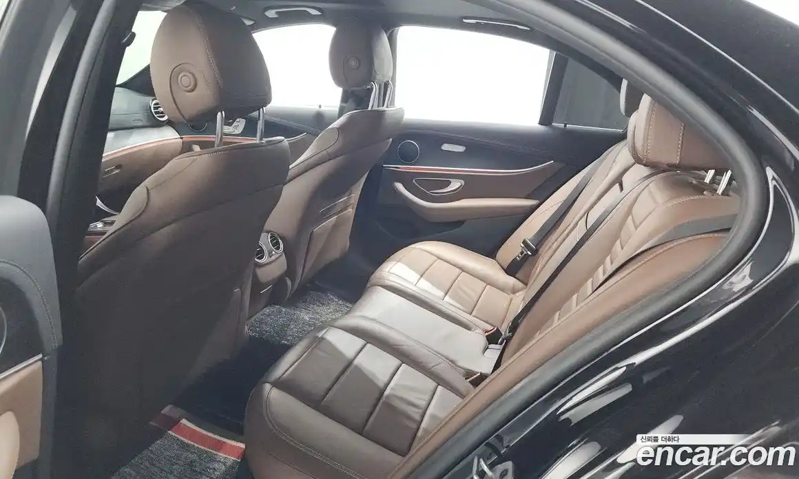 Mercedes-Benz E-Class 2023 2.0 гидро, фото 27