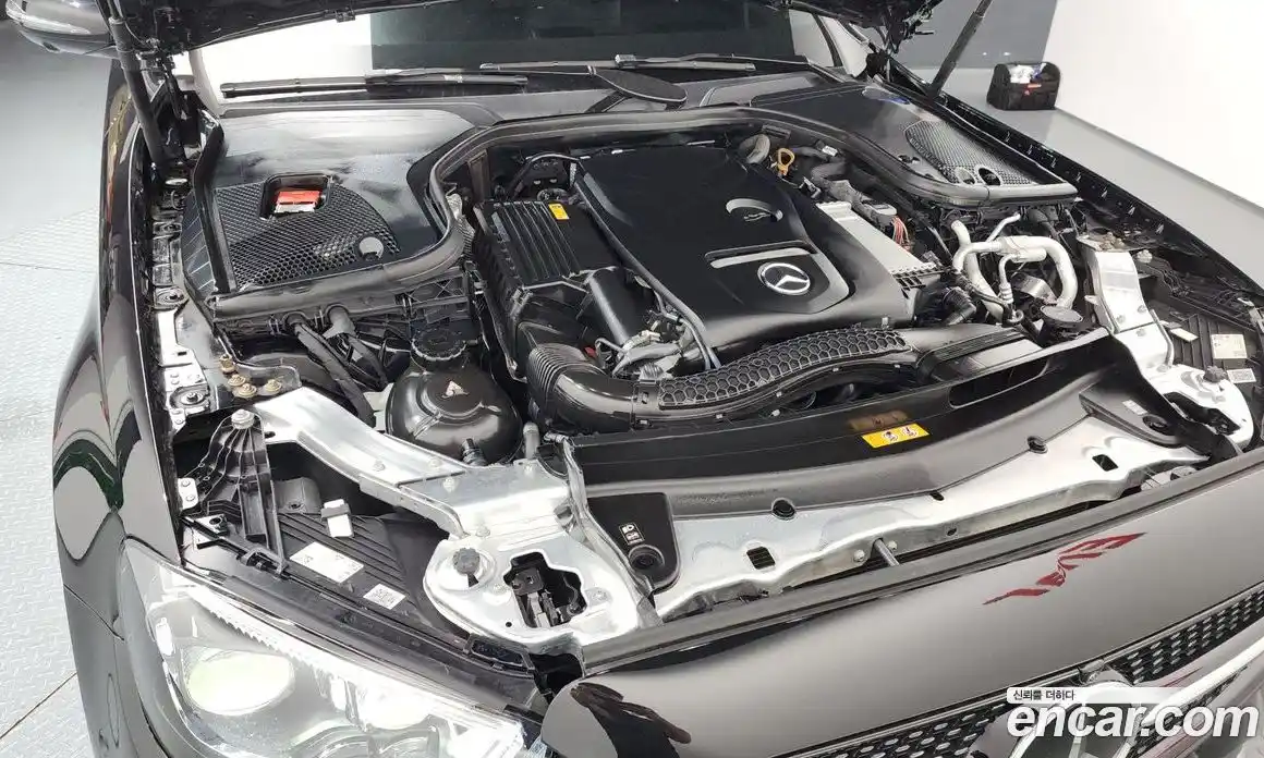 Mercedes-Benz E-Class 2023 2.0 гидро, фото 6