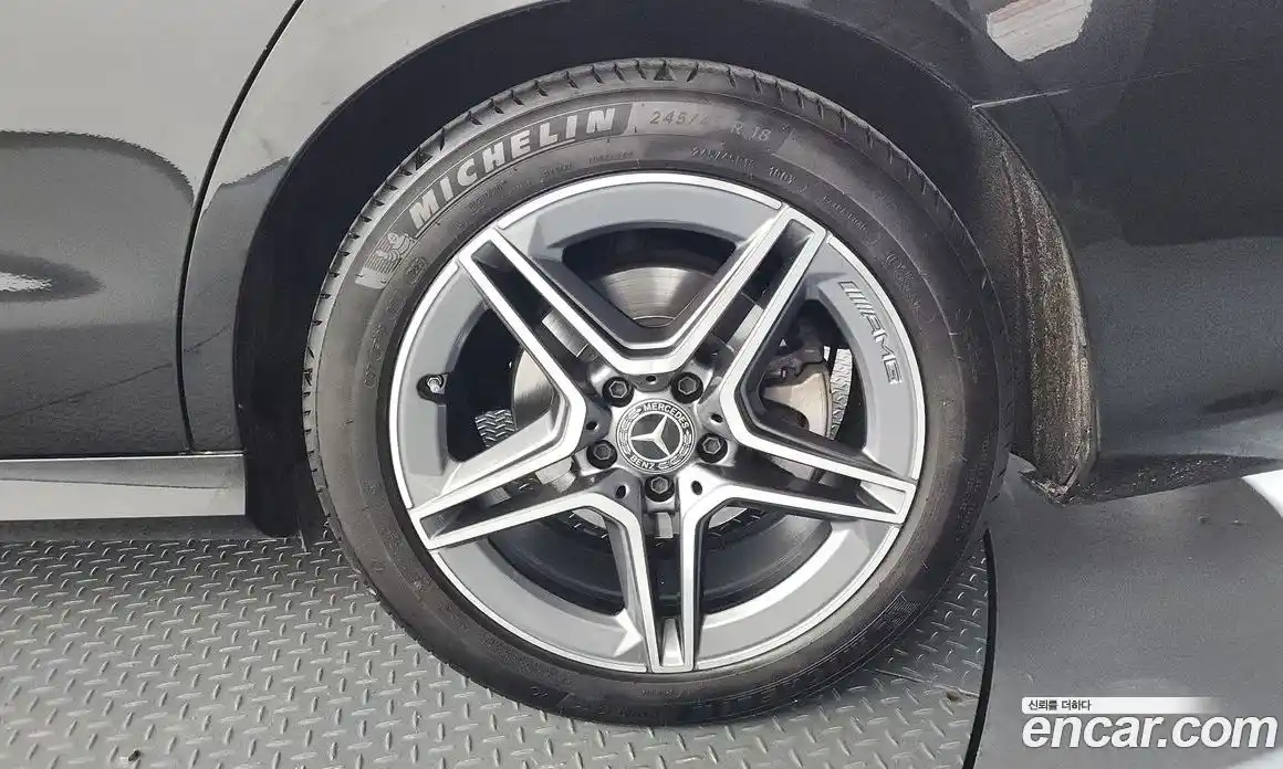 Mercedes-Benz E-Class 2023 2.0 гидро, фото 7