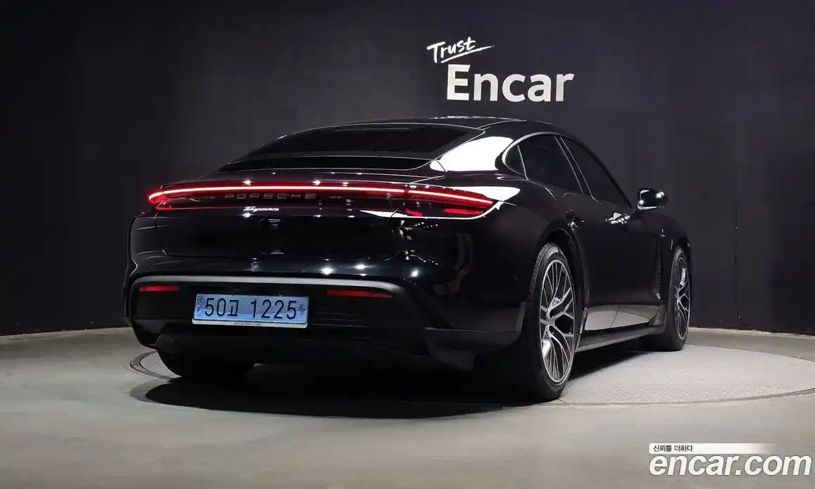 Porsche Taycan 2024 0.1 автомат (гидро), фото 2