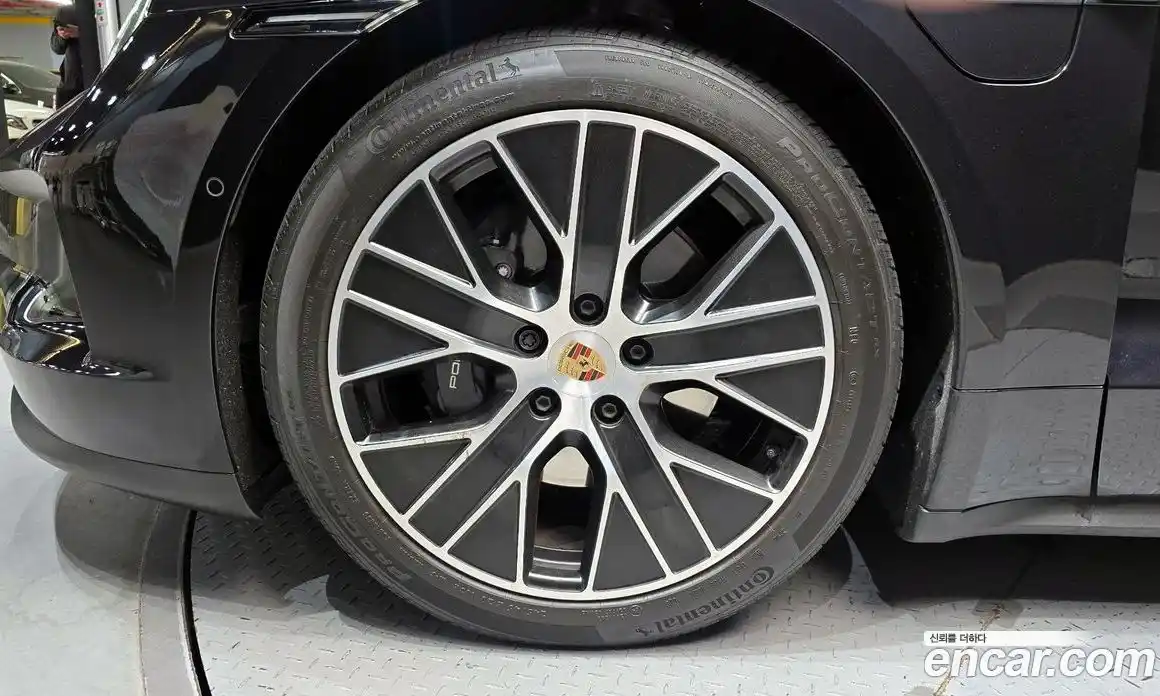 Porsche Taycan 2024 0.1 автомат (гидро), фото 5