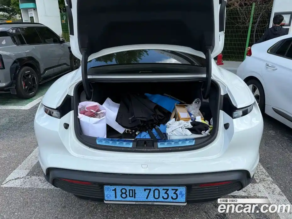 Porsche Taycan 2025 автомат (гидро), фото 14