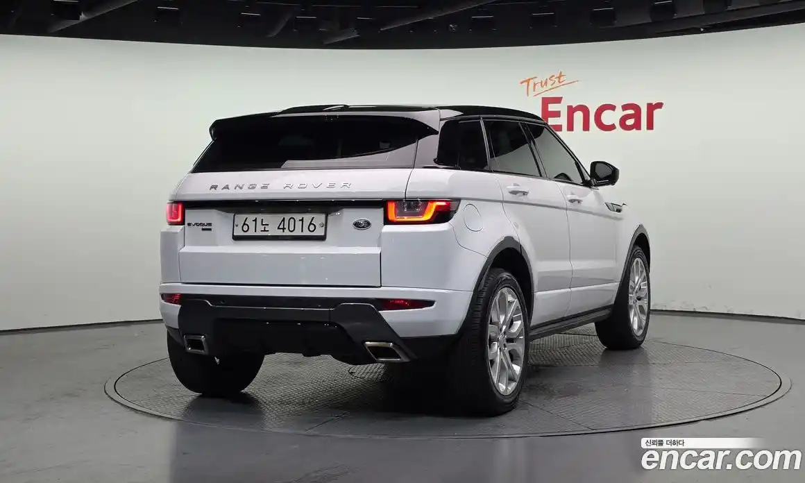 Land Rover Range Rover Evoque 2018 2.0 автомат (гидро), фото 2