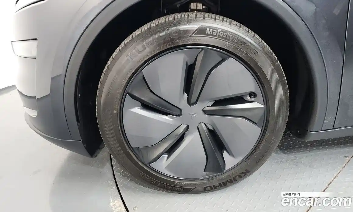 Tesla Model Y 2025 0.2 гидро, фото 5