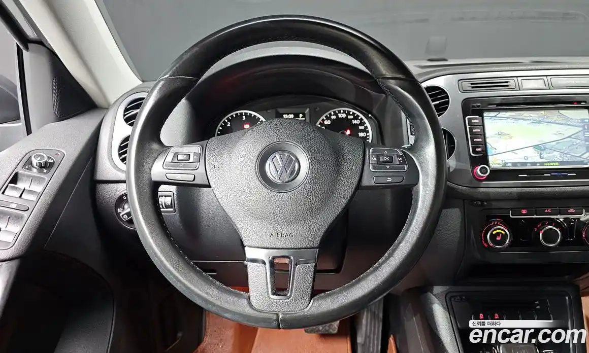 Volkswagen Tiguan 2013 2.0 автомат (гидро), фото 13